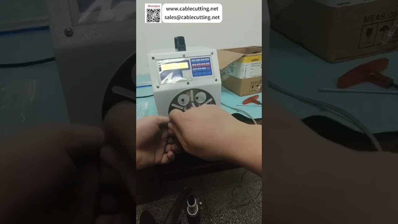 Αυτόματη μηχανή συστροφής και περιέλιξης σειράς χριστουγεννιάτικων λαμπτήρων για κατασκευή καλωδιοδεσμών - Σύντομη έκδοση