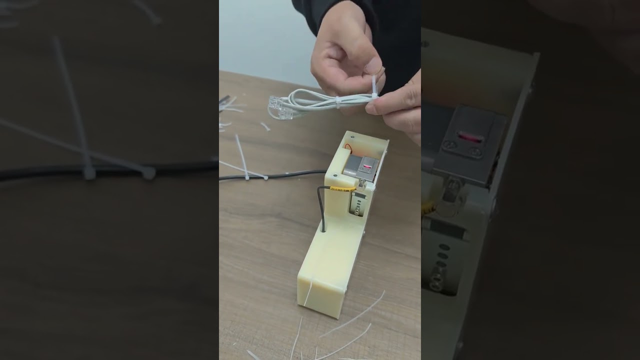 Δωρεάν δειγματοληψία για αυτόματη μηχανή δεσίματος καλωδίων. Αυτόματα σφίγγει και κόβει τα προσαρμοσμένα δεμάτια σας.